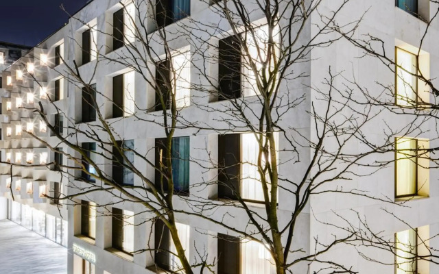 Stage 12 Hotel by Penz