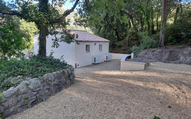 Studios indépendants dans grand Domaine en pleine nature