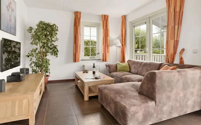 Bungalow by Water Near Rotterdam