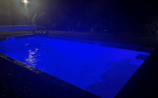 L'escapade créole appartement Letchi jacuzzi privatif