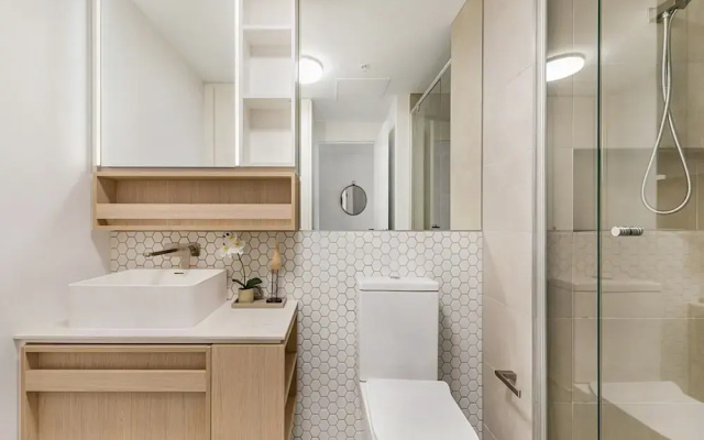 Chic 1-bed With City Views, Parking, Gym & Pool