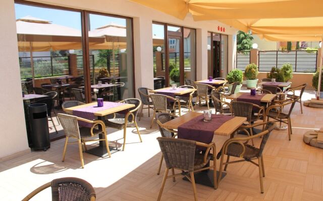 Sangria Luxury Family