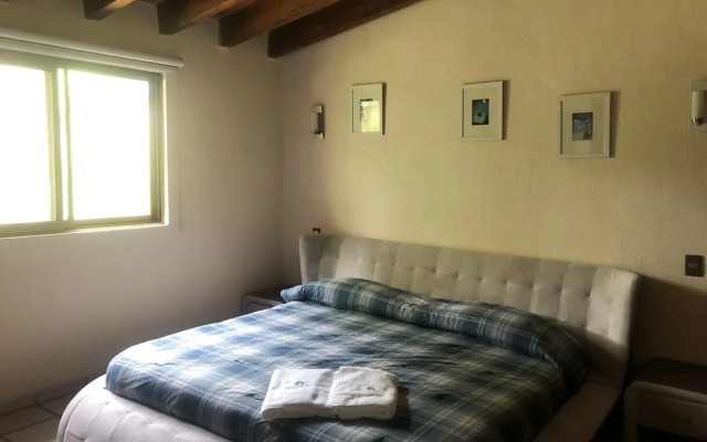 El Jardín De En Medio