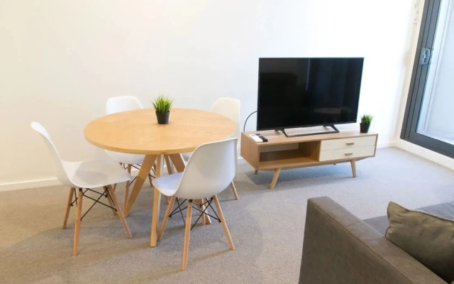 Central 1 Bedroom Apartment Close To CBD And Riverside