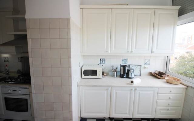 House With 3 Bedrooms in Algés, With Wifi - 1 km From the Beach