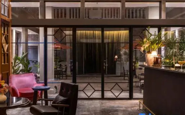 Blossom Manoir Lujiazui · Oriental Treasury