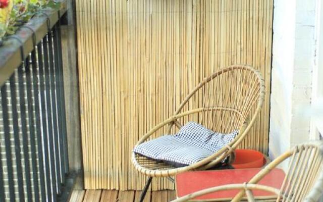 Art & Tulips Art Apartment