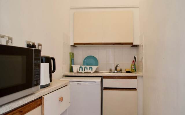 2 Bedroom Flat In Central Edinburgh