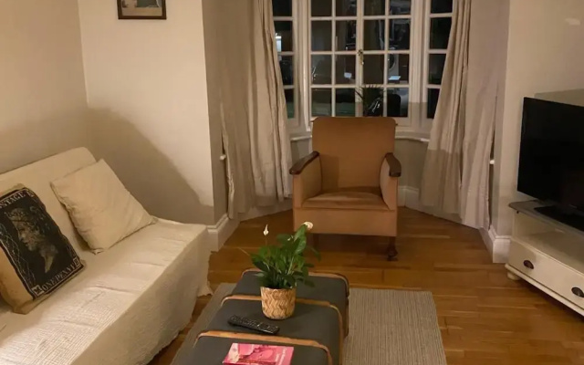 3 Bed Sleeps 6 Free Parking Enclosed Garden