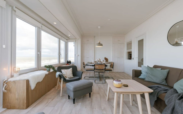 Beautiful Seaview Apartment With Private Garage