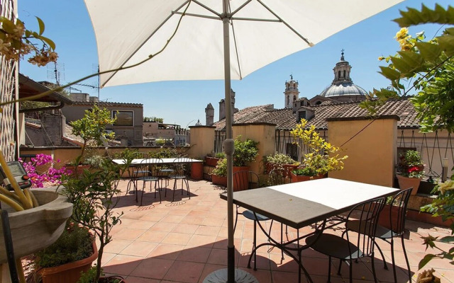 Clock Terrace House - FromHometoRome