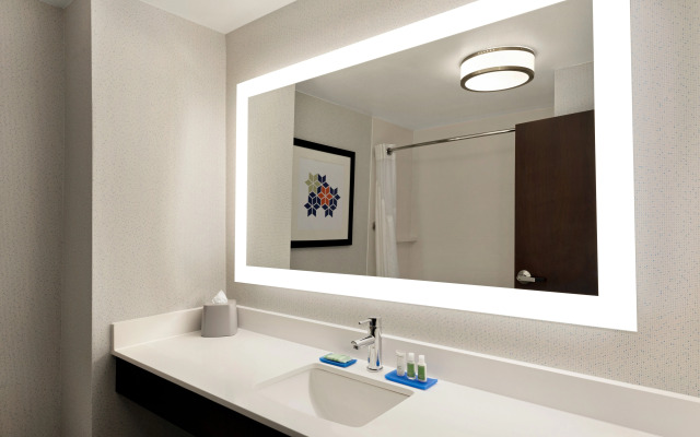 Holiday Inn Exp Stes Shawnee