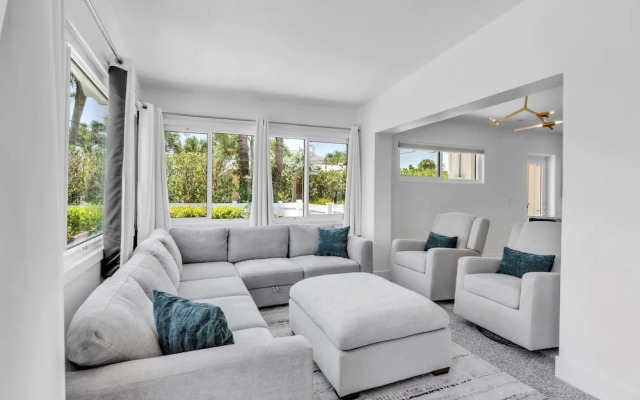 The Palm Leaf 3 Bedroom Home by RedAwning