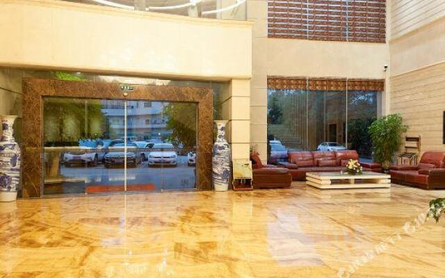 Eifeel Hotel