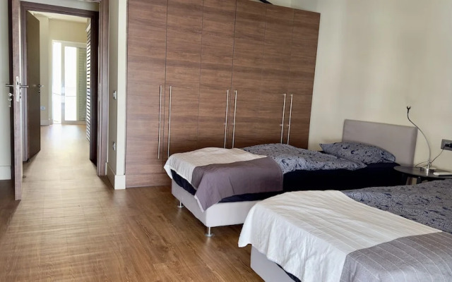 Captain's Luxury Suite