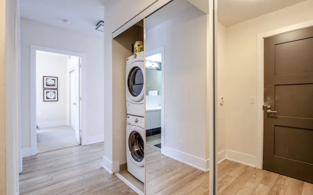 Galaxy Suites 300 Front Unit 2705