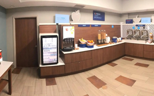 Holiday Inn Express Hotel & Suites Decatur by IHG