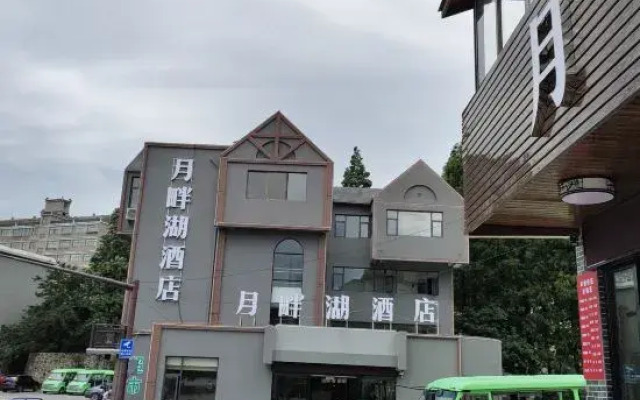 Tongshan Yuepan Lake Hotel