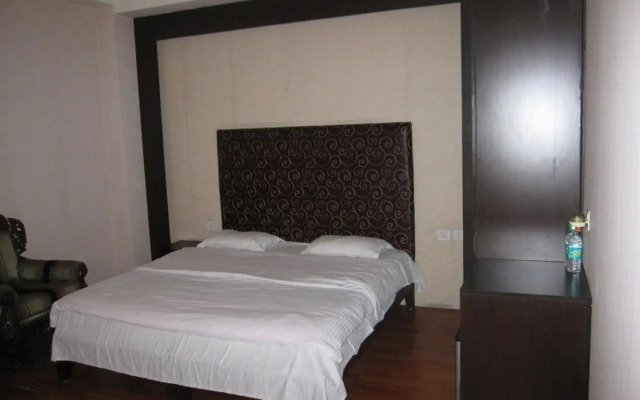 OYO Premium Chi Greater Noida