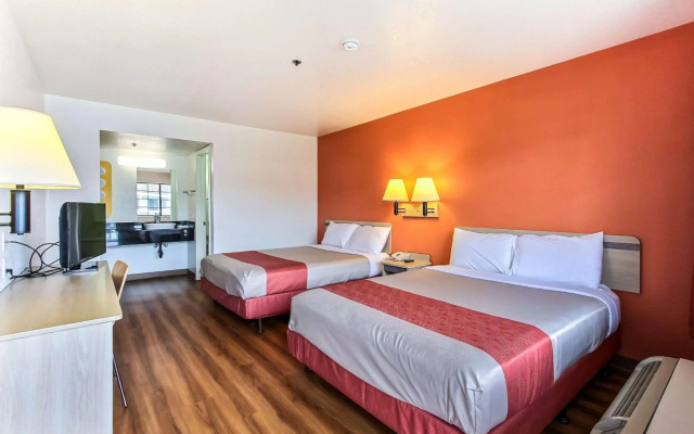 Motel 6 Salinas, CA - North Monterey Area