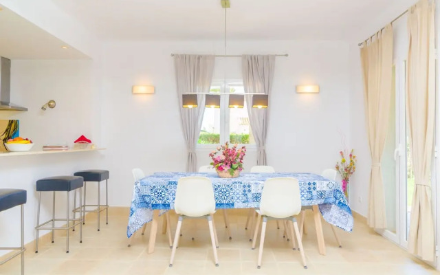 Voltora in Campos With 3 Bedrooms and 3 Bathrooms