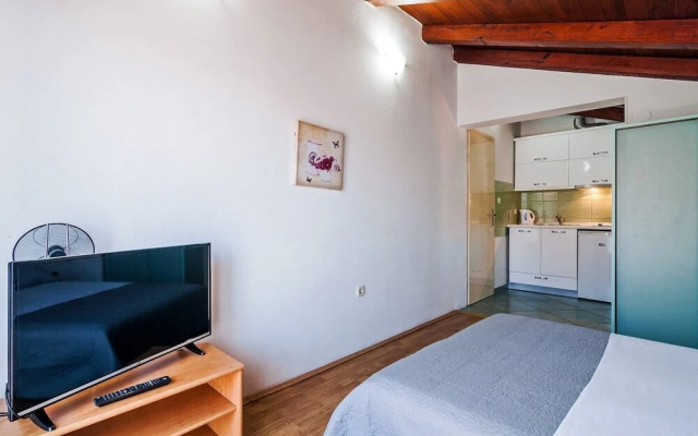 Brane - Free Parking - SA6 Josip