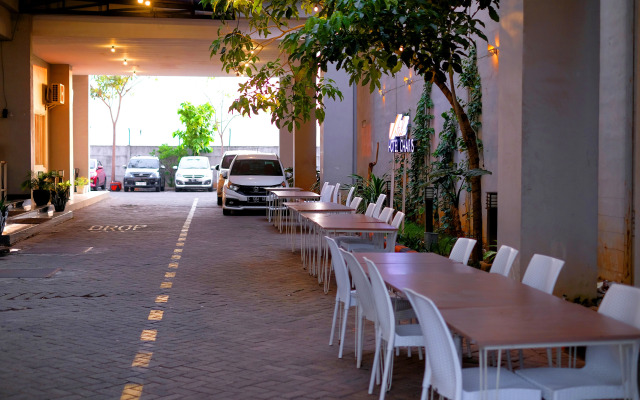 De La Charis Hotel by Waringin Hospitality