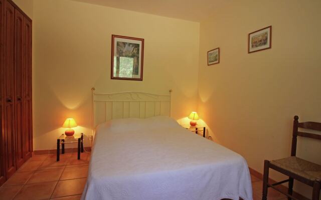 Spacious Villa at Saint-raphael With Jacuzzi