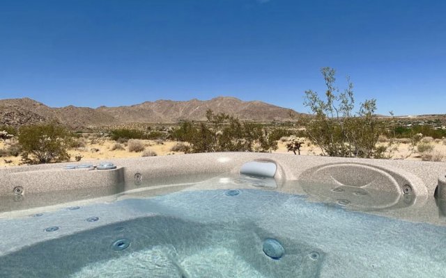 Shadow Mountain House - Hot Tub & Sweeping Views 2 Bedroom Home by Redawning