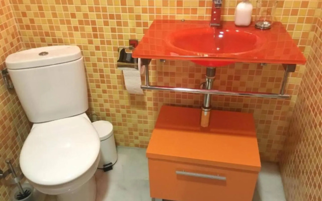 Las Columnas De Adriano. Calle Mármoles, 5