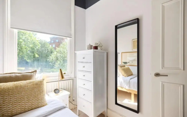 The Putney Classic - Trendy 2bdr Flat