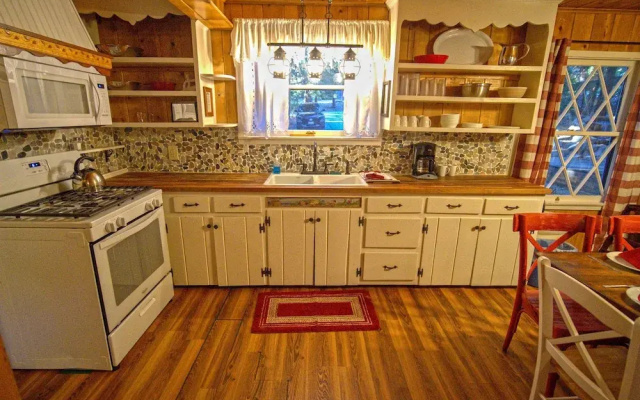 Arrowhead Pine Rose Cabins