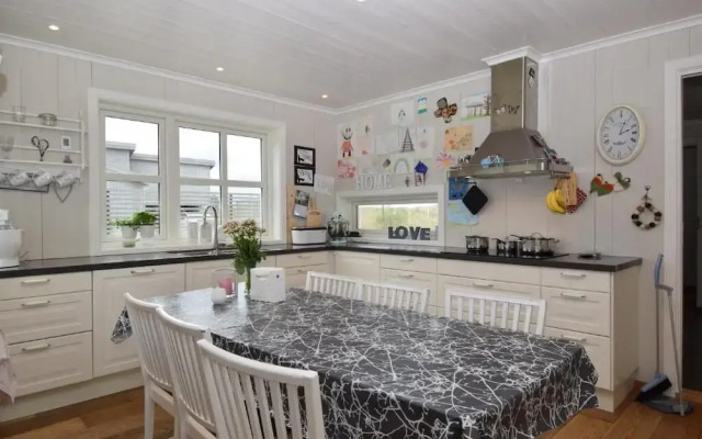 StayPlus Huge Family Home