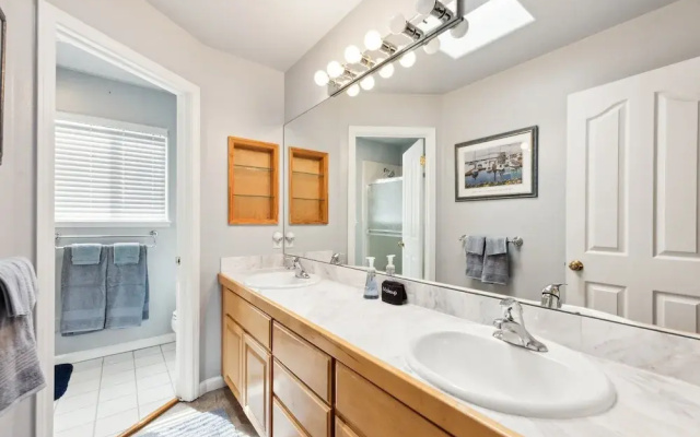 Coastal Getaway 5 Bedroom Home