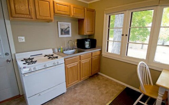 Trappers Landing Lodge