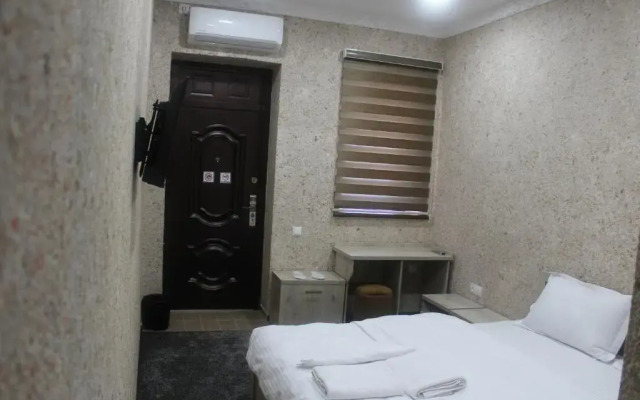 Taxtapul Hotel