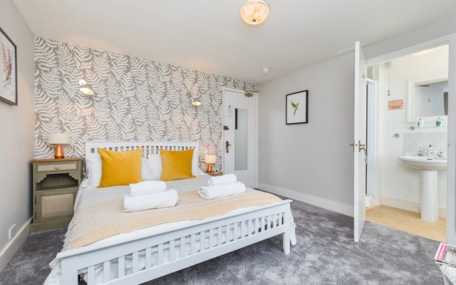 Morleys Bistro | By Huluki Sussex Stays