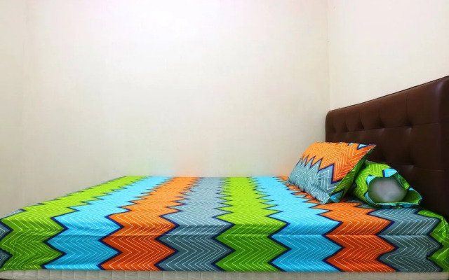 Premium Senen Guesthouse - Female Only