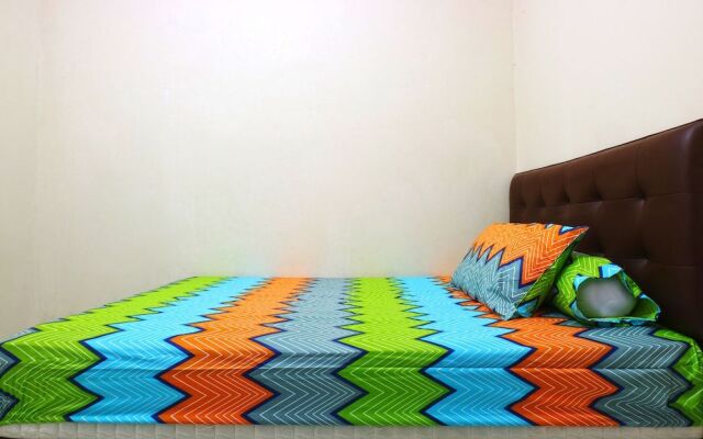 Premium Senen Guesthouse - Female Only