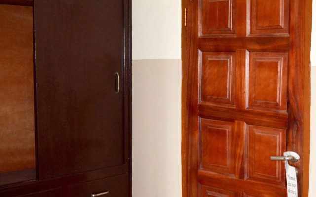 Kunta Kinte Hotel