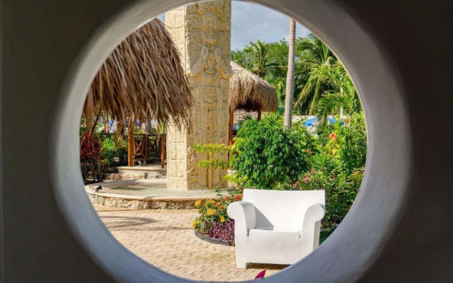 Tsaakik Jungle Hotel & Spa