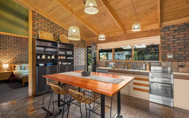 Black Pearl ~ Industrial-Chic in Silver Sands
