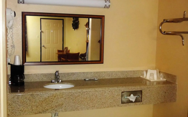 Freer Executive Inn and Studios