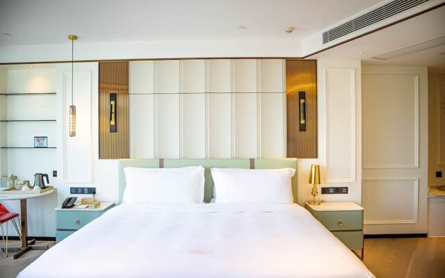 YOHO Resorts World Hotel