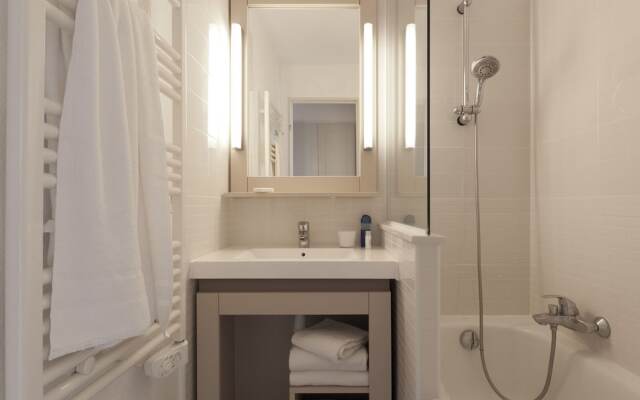 Attractive Apartment With Dishwasher, in Cozy Coastal Town