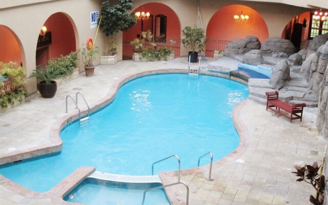 Pacific Inn Resort & Conference Centre