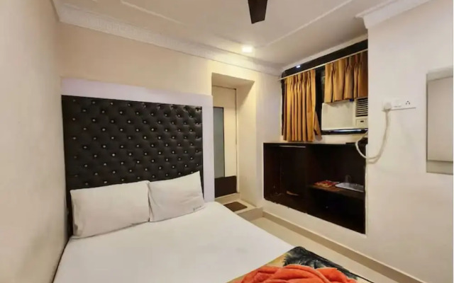 ZO Rooms Esplanade SN Banerjee Road