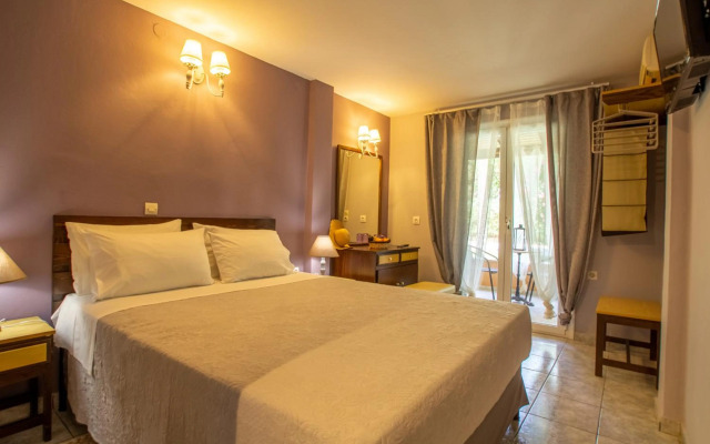 Tellis Holiday Rooms By Hotelius