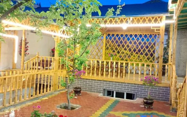 Eight Trees Homestay