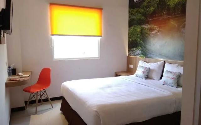 Front One Hotel Airport Solo